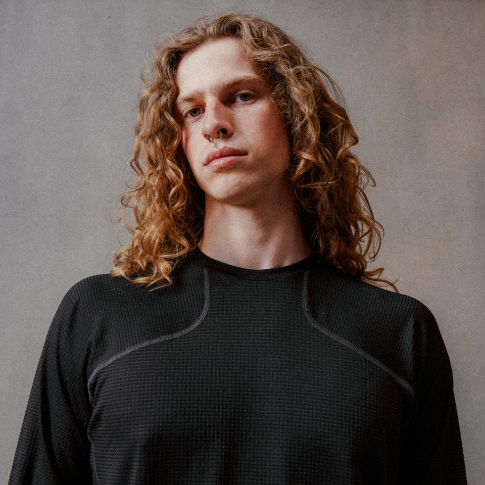 Unisex Corner L/S Tee - Black