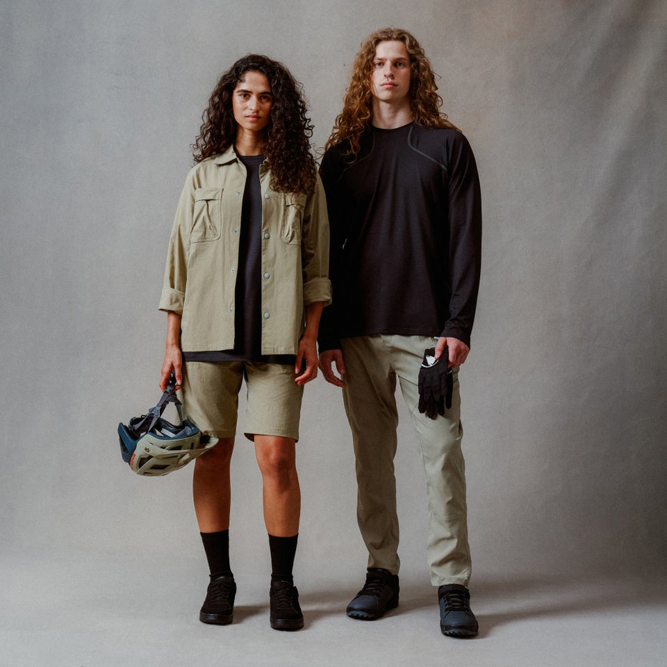 Unisex Corner L/S Tee - Black