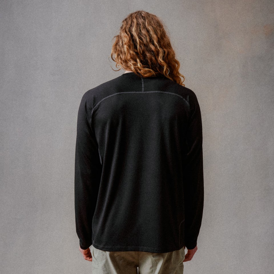 Unisex Corner L/S Tee - Black