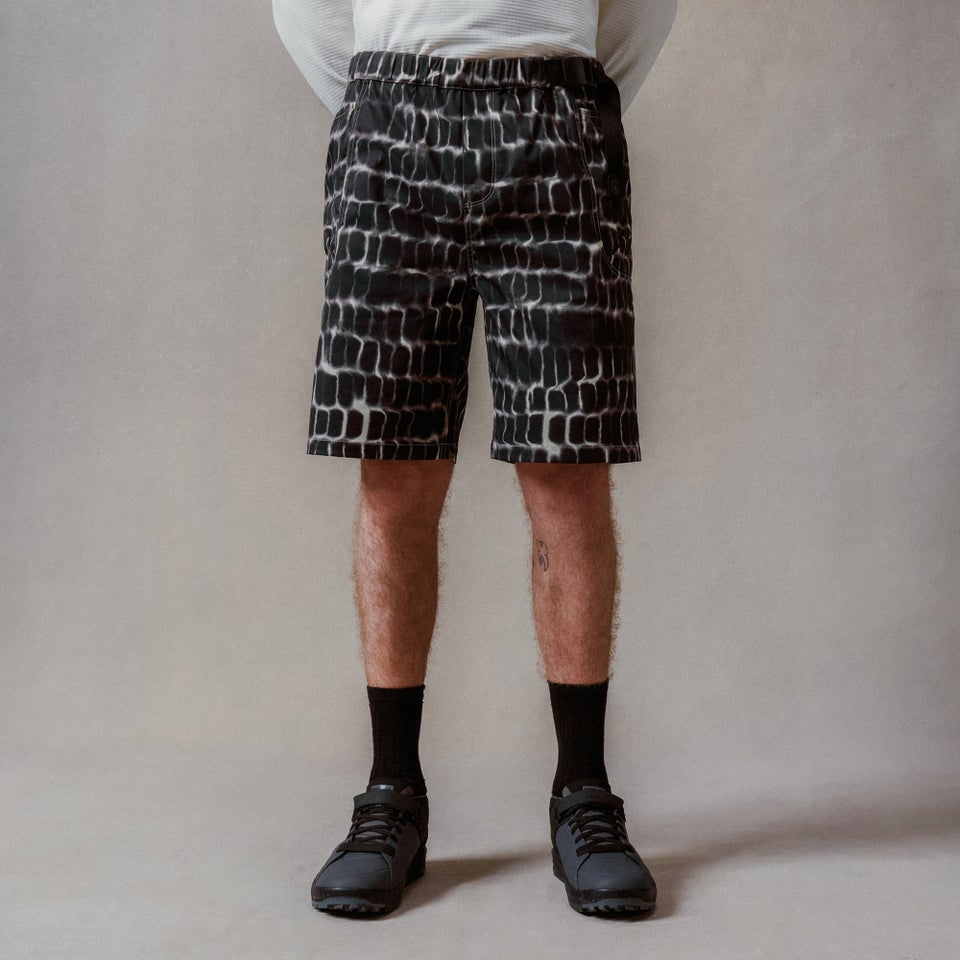 Unisex Corner-V-Shorts Schwarz-Camouflage