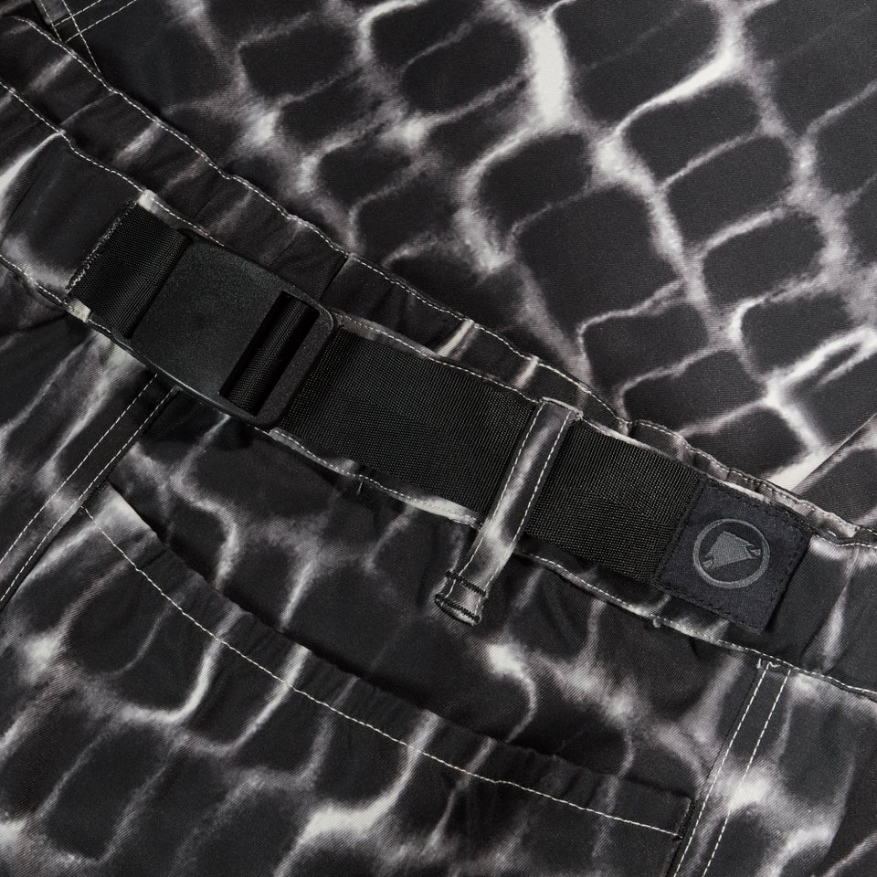 Unisex Corner V Shorts - Black Camo