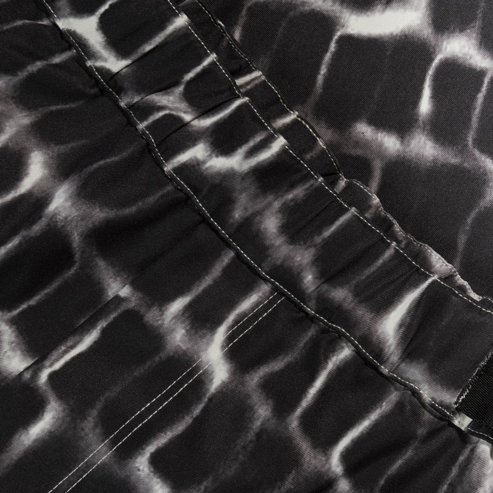 Unisex Corner V Shorts - Black Camo