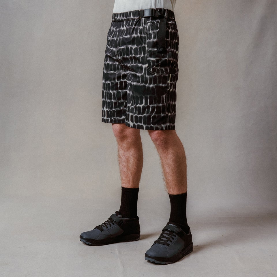 Unisex Corner-V-Shorts Schwarz-Camouflage