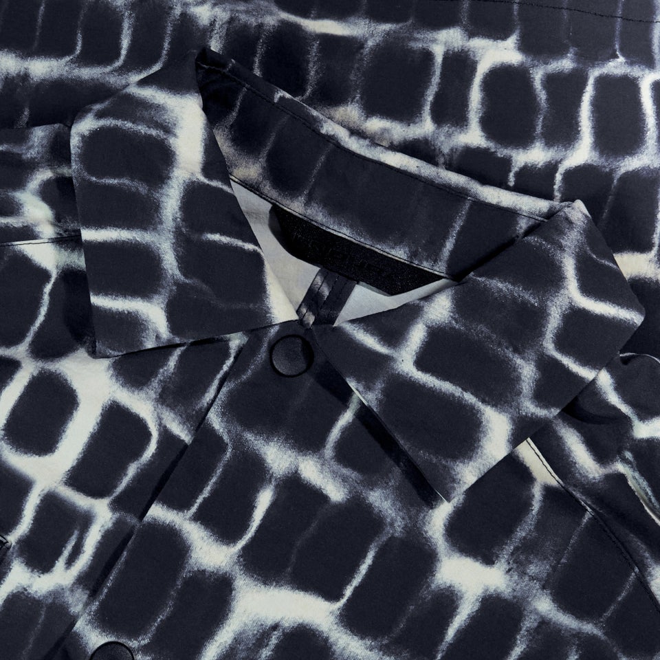 Unisex Abenteuer-Corner-Shirt Schwarz-Camouflage