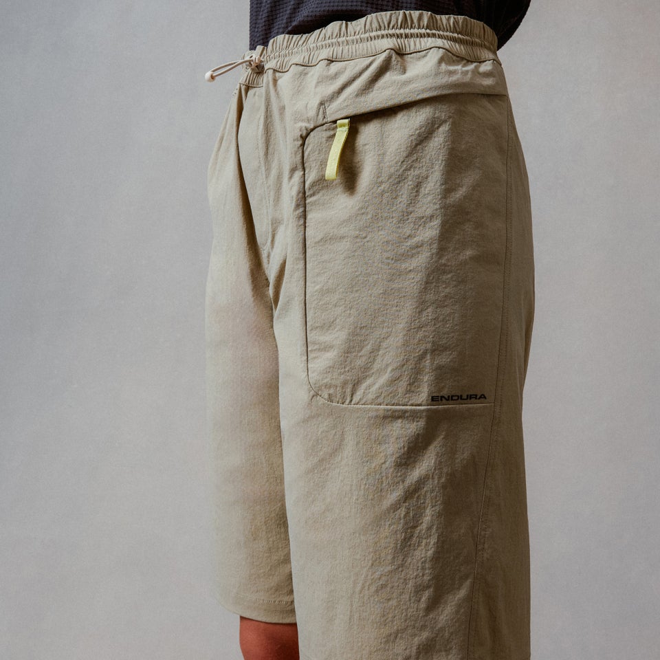 Unisex Corner-V-Shorts Silber