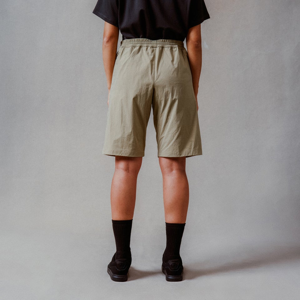 Unisex Corner-V-Shorts Silber