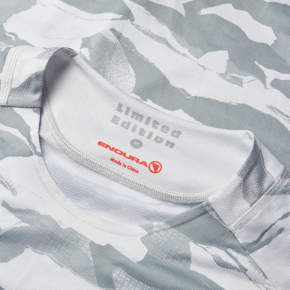 Men's Ltd Mountain Camo S/S Tee - Haar Grey