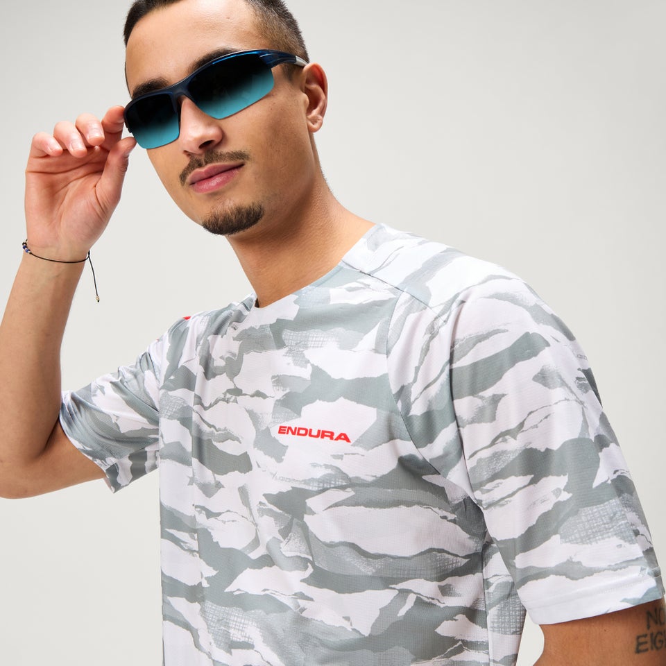 Men's Ltd Mountain Camo S/S Tee - Haar Grey