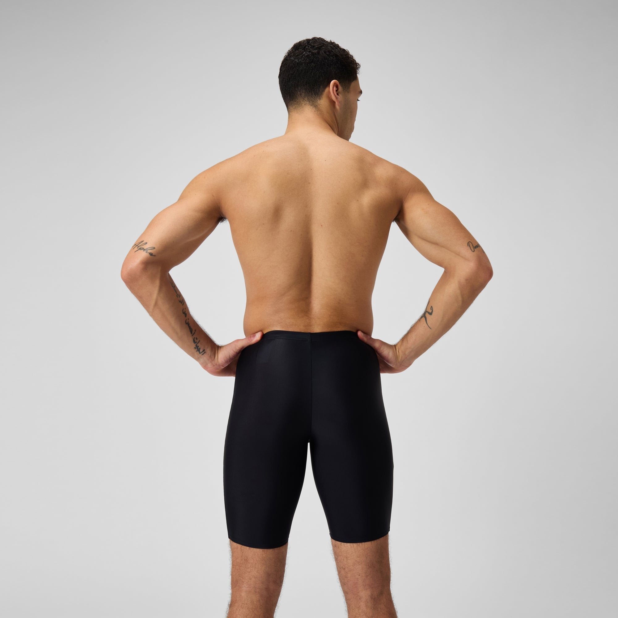 stmck　ETRE TOKYO speedo　ギャザーショートブルゾン Men's Medley Logo Jammer Black/Red | Speedo UK