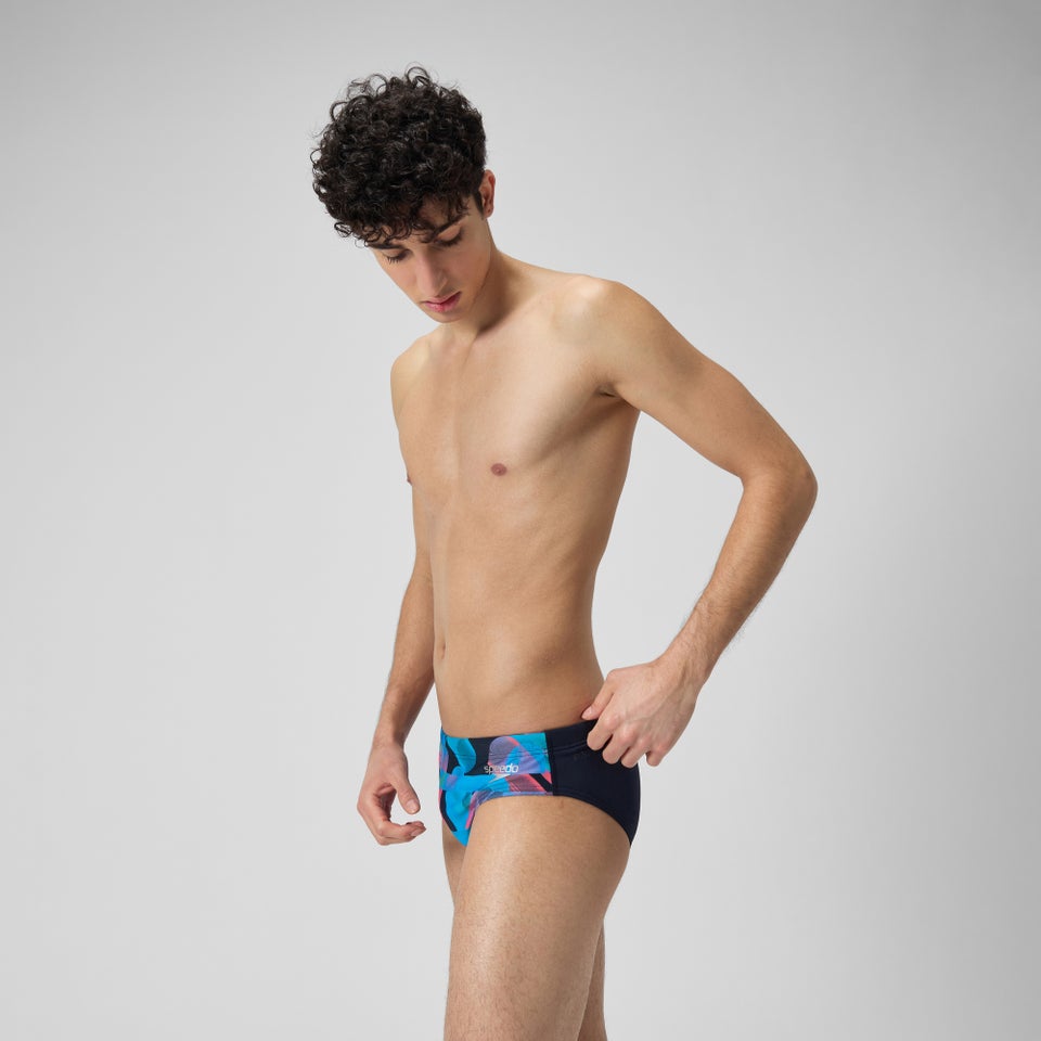 Herren Badeshorts mit digitalem Allover-Print, 7cm Marineblau/Rot