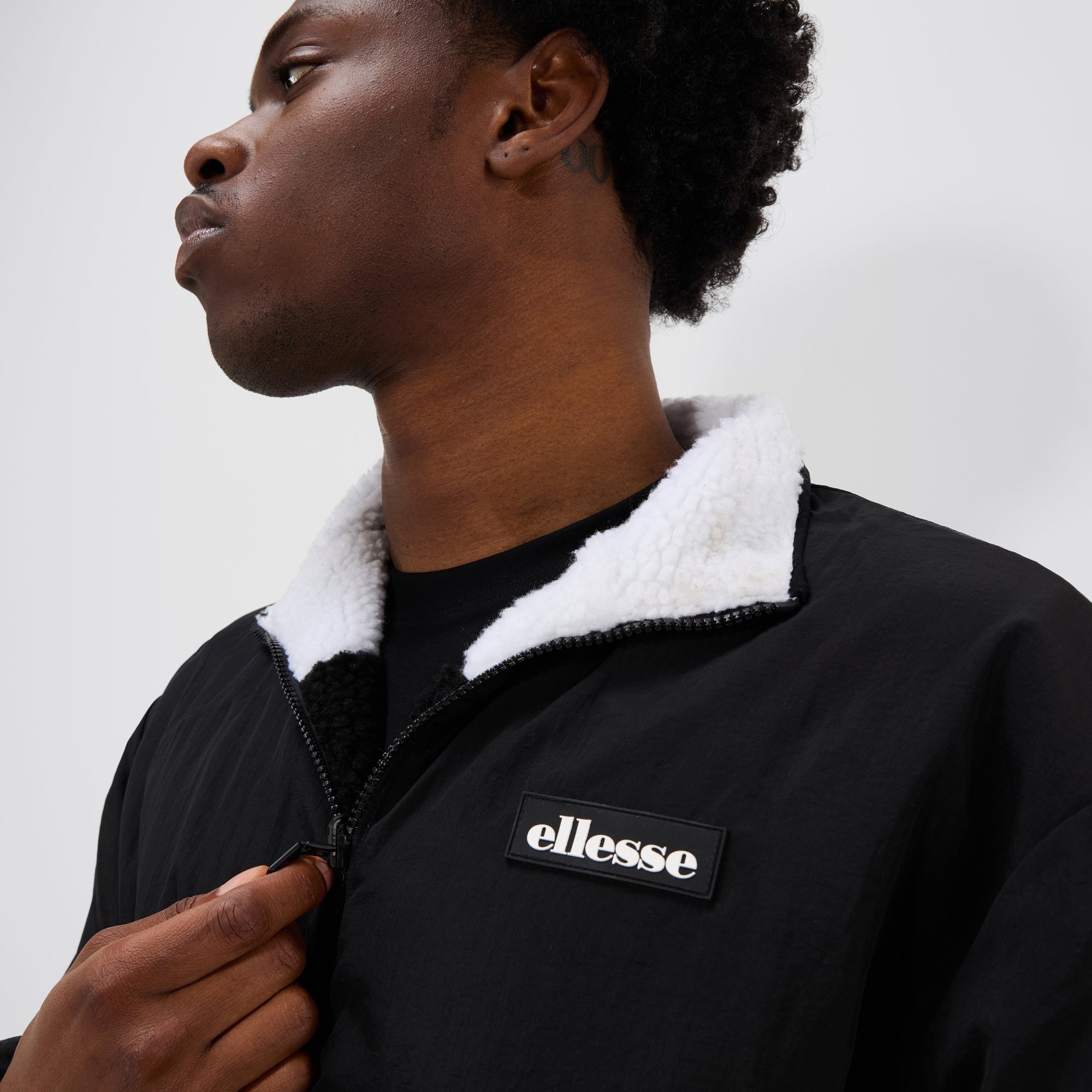 【美品】ellesse ファー付きスキーウェア 上ホワイト 下黒 XLサイズ shizz-store_hf57hxfsz