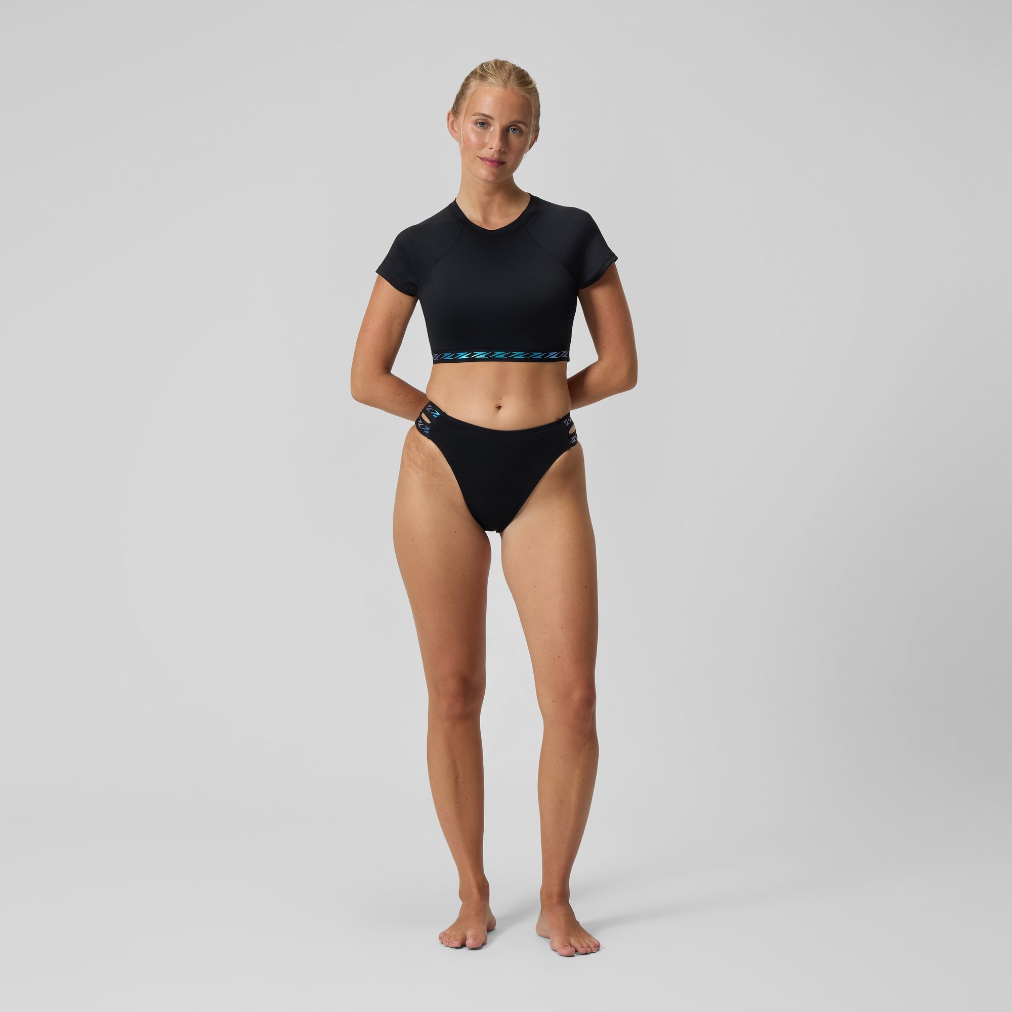 Women's FLU3NTE Logo Elastic Crop Top Black | Speedo USA