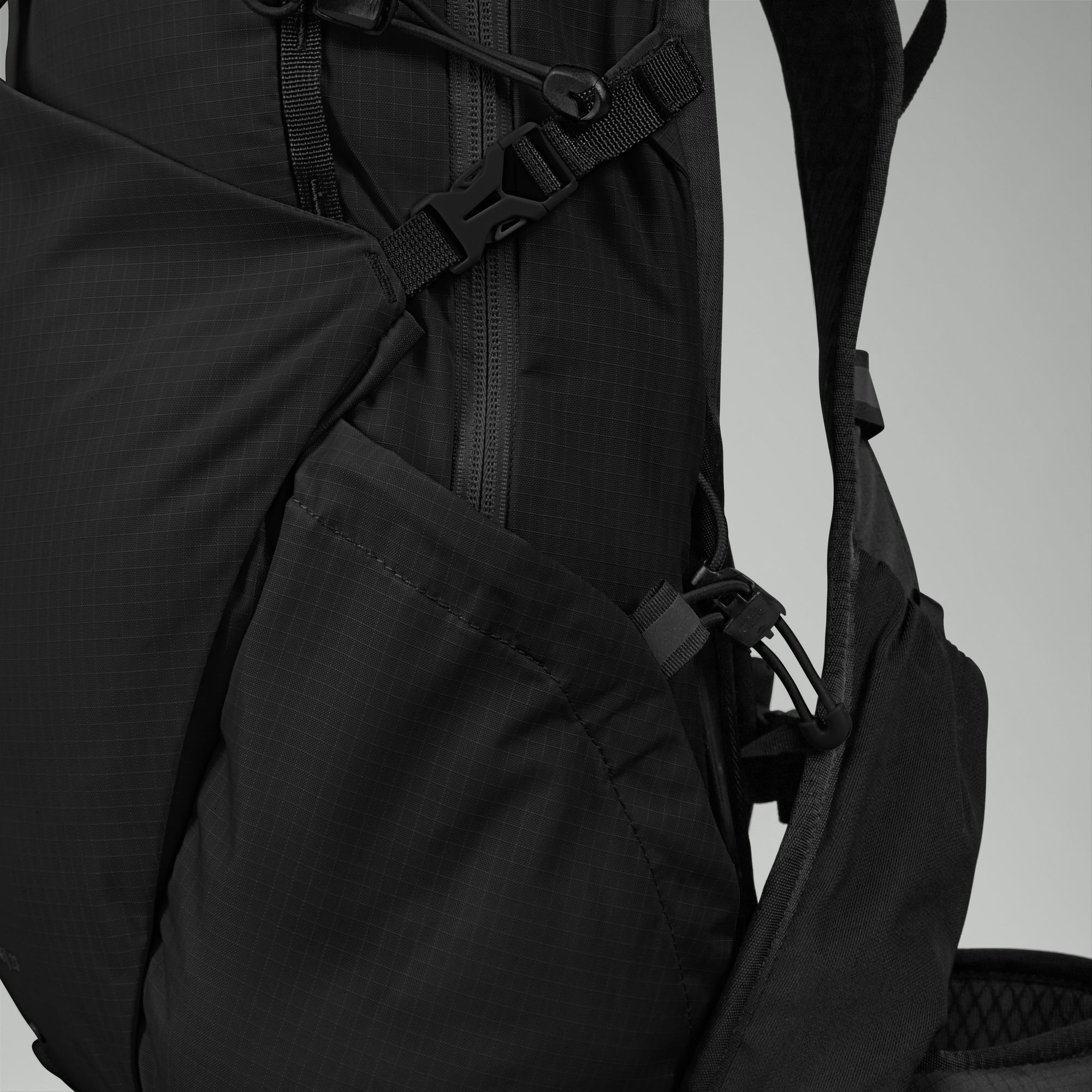 Men's Remote Hike M23 Backpack - Black | Berghaus