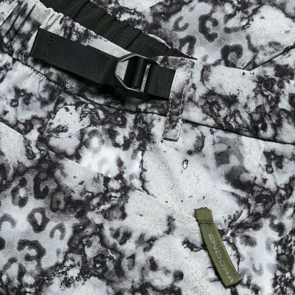 Women's SulTrac Adv 8" Shorts  - Dispersed Floral