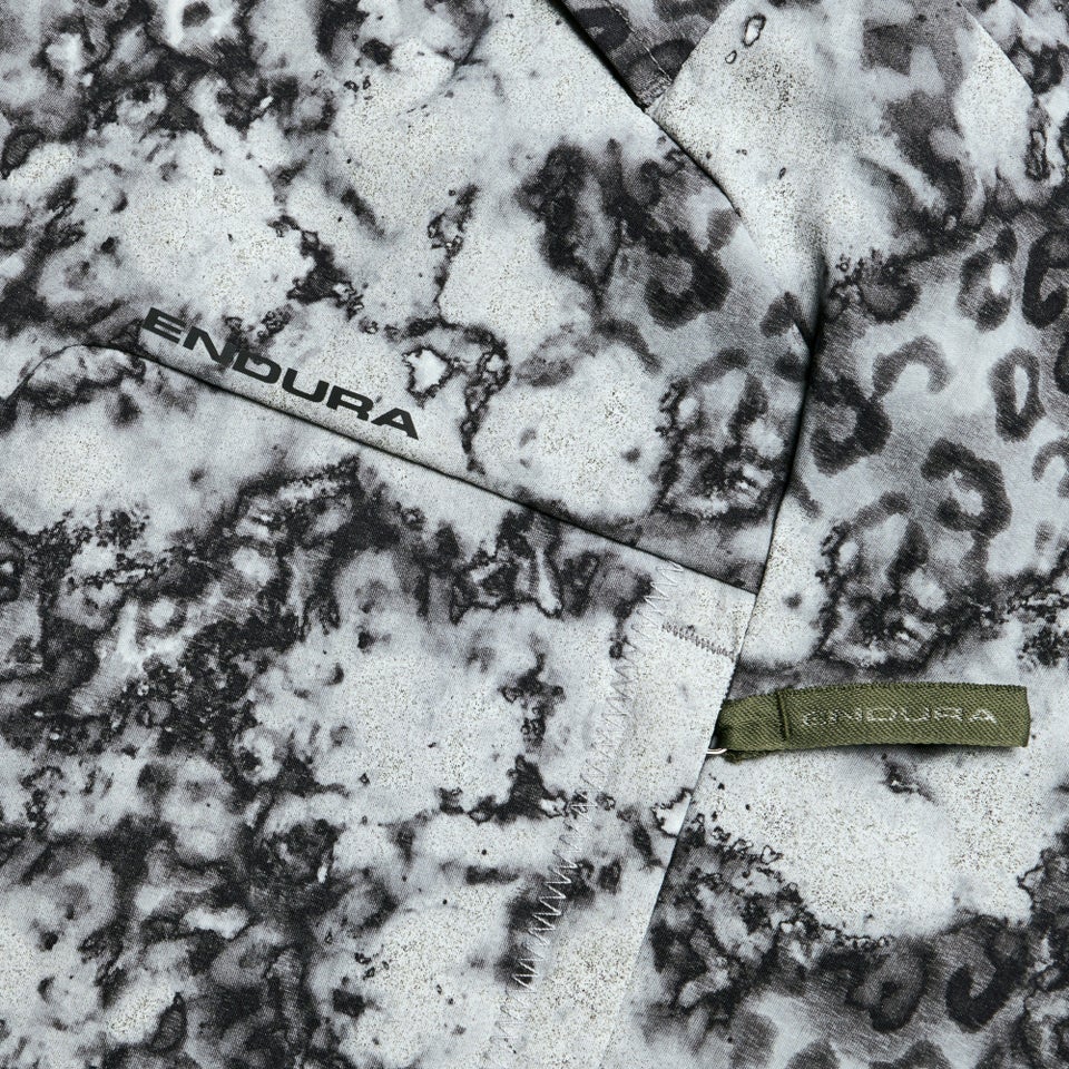 Women's SulTrac Adv 8" Shorts  - Dispersed Floral