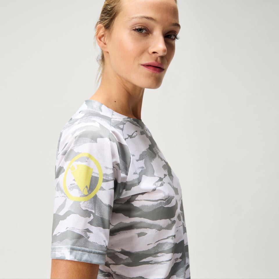 Women's Ltd Mountain Camo S/S Tee - Haar Gray