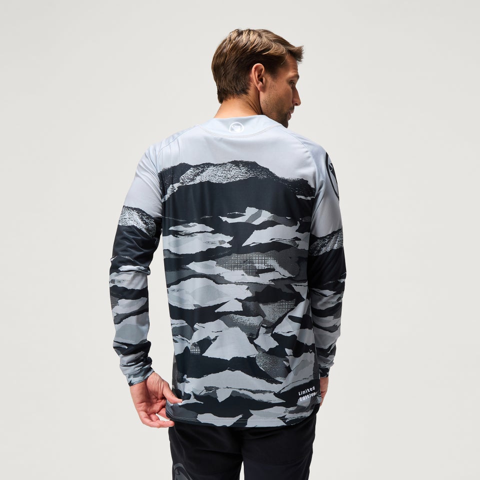 Men's Ltd Mountain Camo L/S Tee - Black