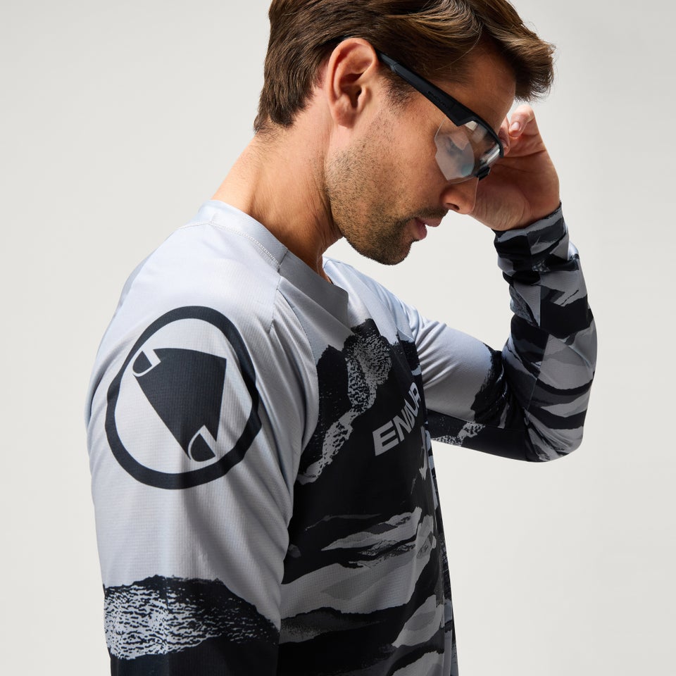 Men's Ltd Mountain Camo L/S Tee - Black