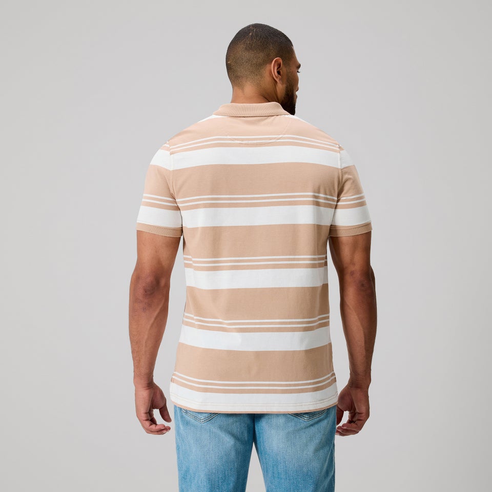 MENS FUNDAMENTALS ENGINEERED STRIPE POLO WARM TAUPE
