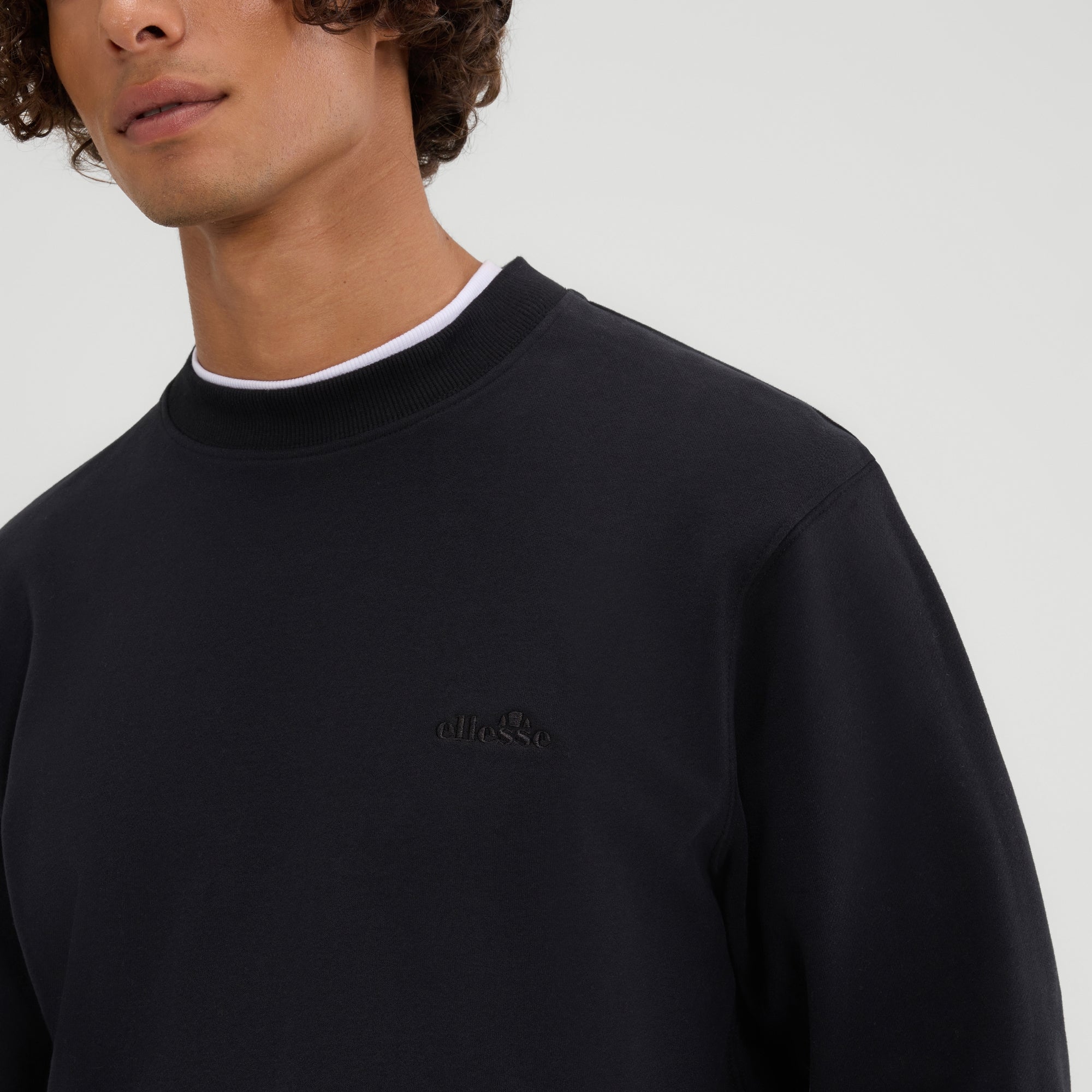 Men's Corcolle Sweatshirt Black | ellesse UK