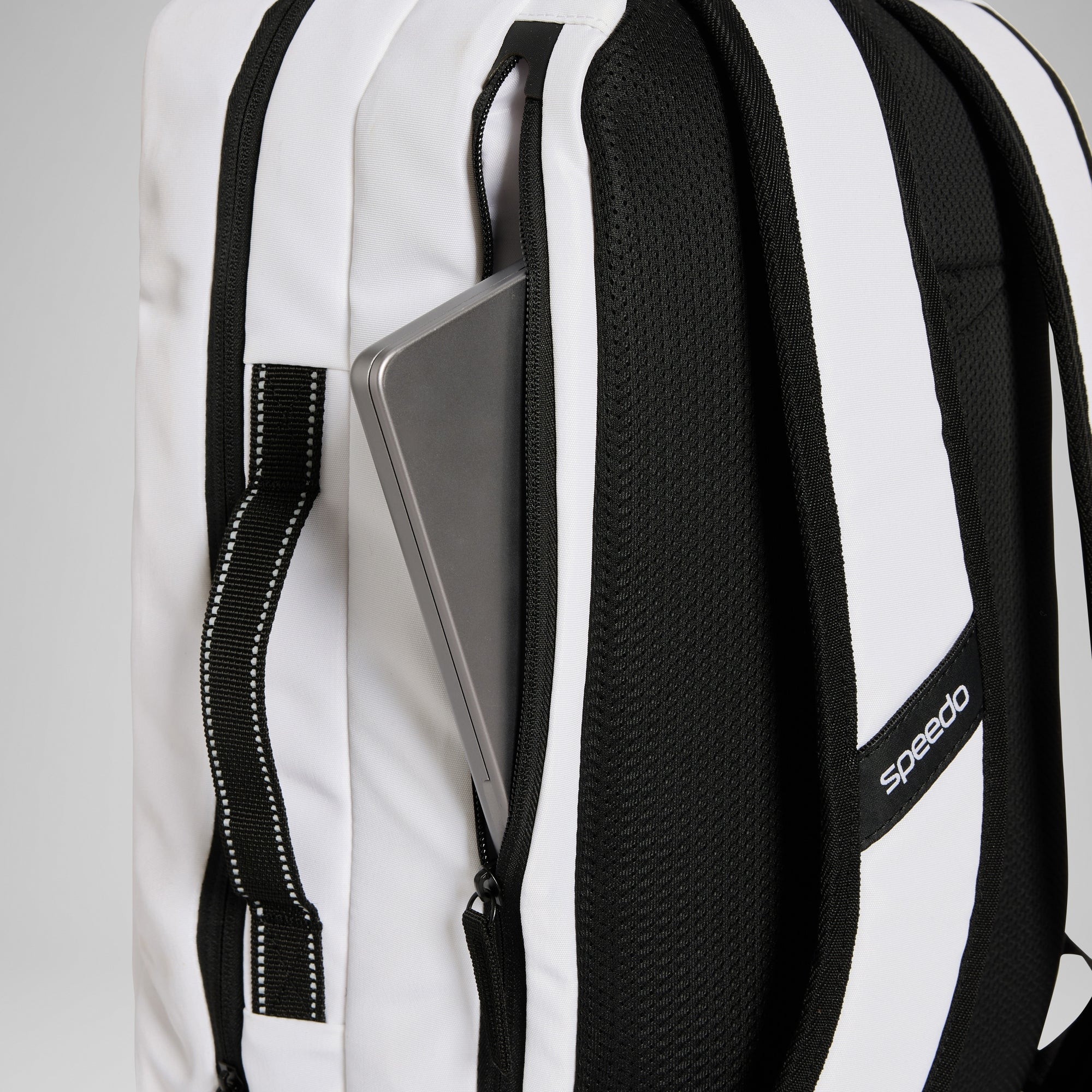 25L Flex Bag White/Black | Speedo USA
