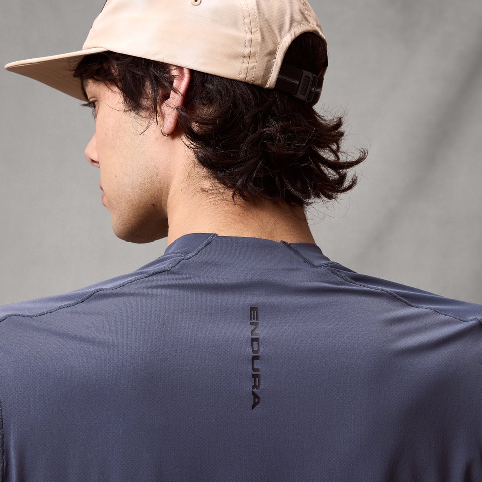 Herren AllTrack Rout K/A Tech T-Shirt - Carbon Grau