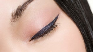 #HQHowTo: Winged Eyeliner