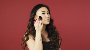 #HQBeautyHacks : How to Apply Bronzer for a Natural Contour