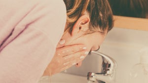 How To Take Your Makeup Off (Properly)