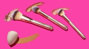 FLEEKY FO’ FREE: YOUR FREE MAKEUP BRUSHES AND SPONGE GIFT