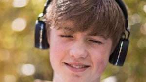 Feature: AV: Link Wireless Bluetooth Headphones
