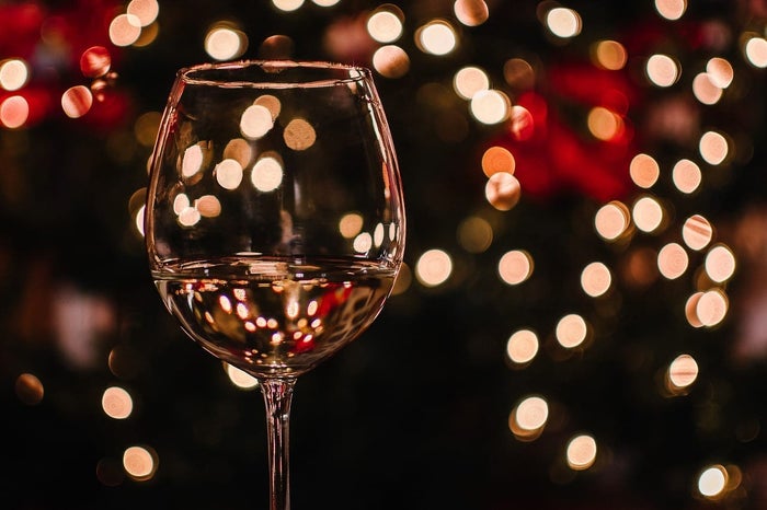 Controla la cantidad de bebidas alcohólicas. Trucos saludables para unas felices y sanas navidades