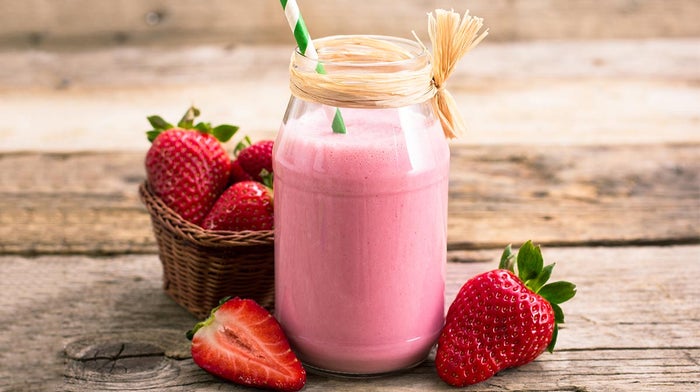 delicioso y refrescante smoothie saludable de fresa