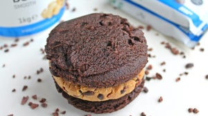 Protein cookie dough sandwich med vanilje og crunchy chokolade