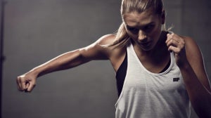 Die 7 besten Brustübungen für Frauen | Heimtraining & Fitnessstudio