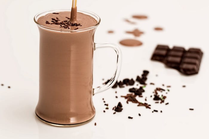 ejercicio y batido de chocolate