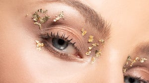 GLOSSY Tutorial: Hebe deinen Make-up-Look mit Blattgold auf ein neues Level!