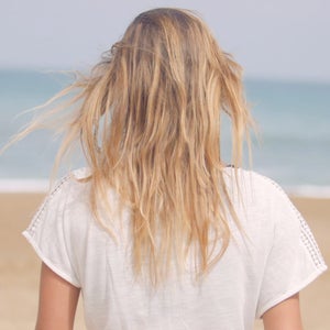 Les 3 bons réflexes à adopter pour vos cheveux en été