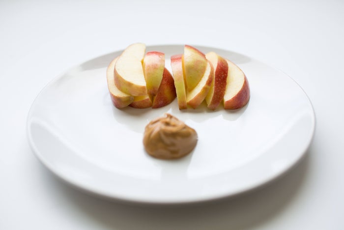 100 calorie snack apple slices and peanut butter