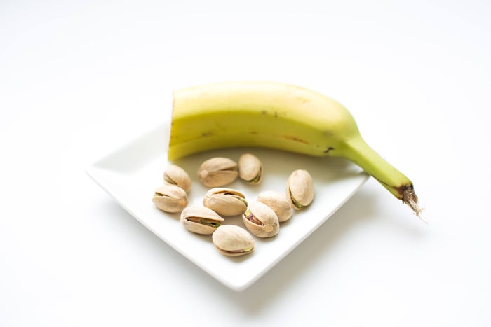 100 calorie snack banana and pistachios