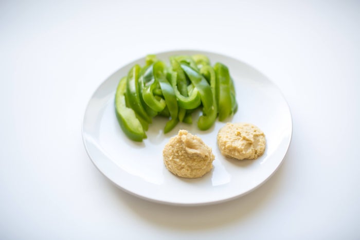 100 calorie snack green bell pepper and hummus