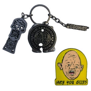 Factory Entertainment The Goonies - CHS Keychain And Pin Set