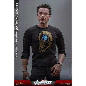 Hot Toys 1:6 Scale Marvel The Avengers Tony Stark Mark VII Suit-Up Statue