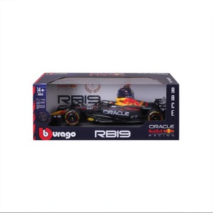 Bburago F1 Red Bull Racing RB19 2023 Verstappen With Helmet 1:18 Scale Model