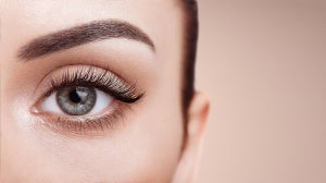 How to apply false lashes