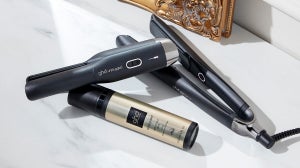 How to curl your hair using straighteners