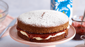 Victoria Sponge Cake (vegan) 