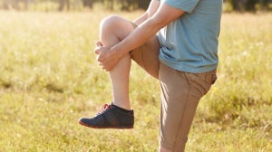 Το να στέκεσαι στο ένα πόδι μπορεί να ωφελήσει την υγεία σου, σύμφωνα με μελέτη