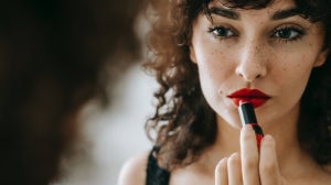 Hol dir den Herbst-Look: Welcher rote Lippenstift steht mir?