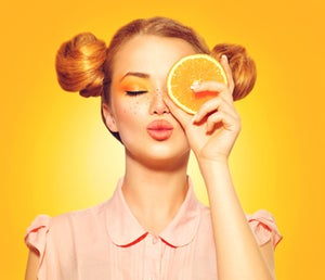 Vitamina C per il viso: quanto è utile e come usarla correttamente? Tutti i segreti!